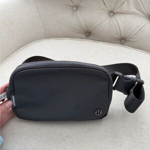 lululemon everywhere belt bag charcoal color
